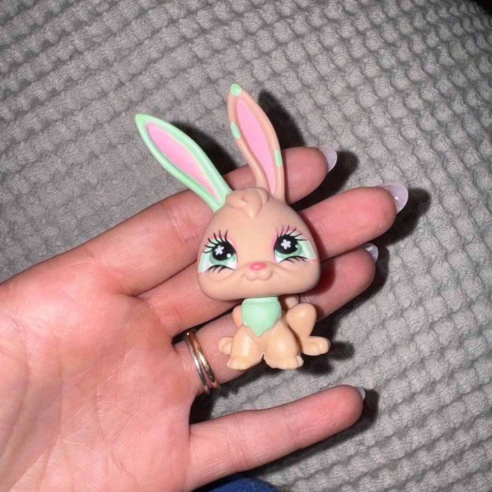 Littlest Pet Shop #548 Bunny Tan & Pastel Ears Rare LPS Figure